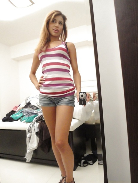 Latina ex-girlfriend Veronica Rodriguez snapping off selfies while undressing