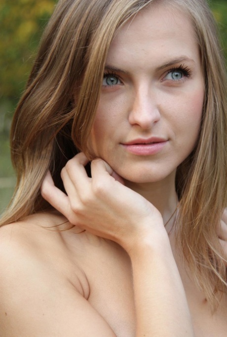 Domai starring Aline XXX Porn Pics