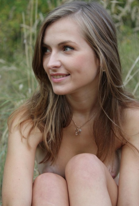 Domai starring Aline XXX Porn Pics