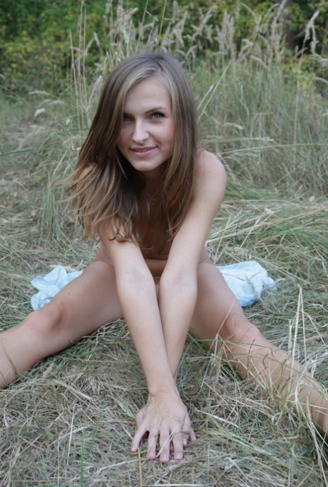 Domai starring Aline XXX Porn Pics