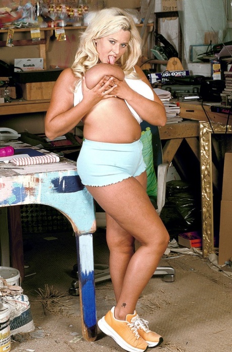 Chubby blonde Susie Wilden lets out her massive melons and plays with a toy
